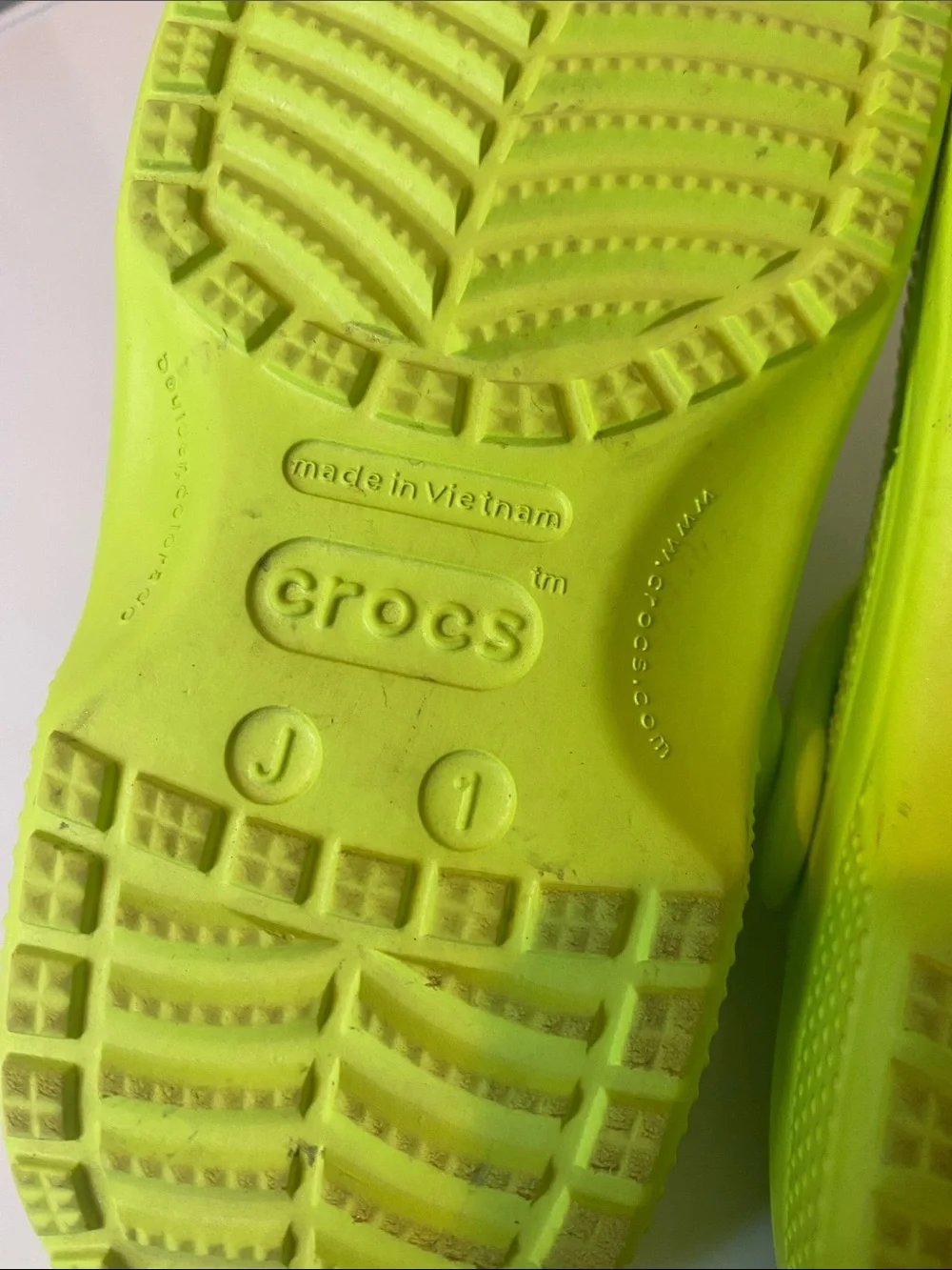 Crocs Mike Wazowski Classic Clog Kids 1 Lime Green Disney Pixar Monsters Inc